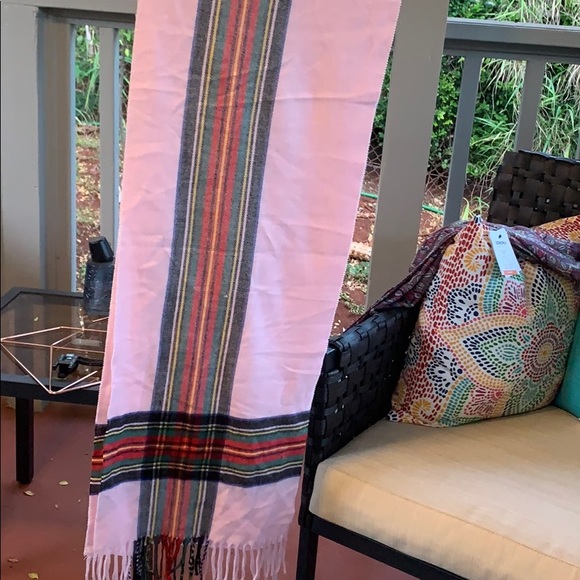Accessories - 💖HP💖 Beautiful 💯 Cashmere Scarf 🧣
